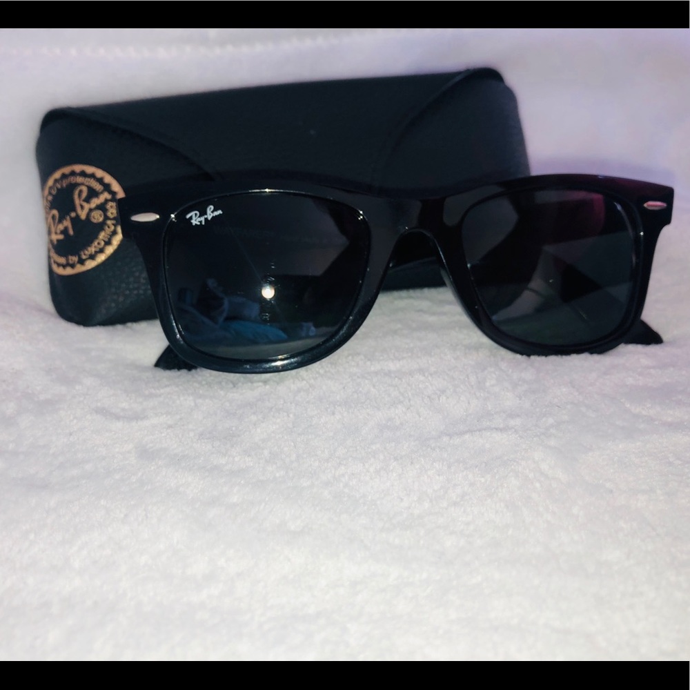 RAY-BAN WAYFARER CLASSIC